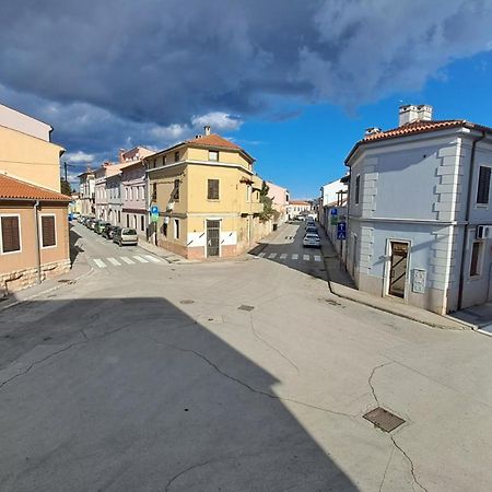 Red Gold Apartment Pula Exterior photo